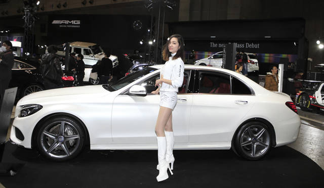 Mercedes-Benz C 180 Avantgarde｜メルセデス・ベンツC 180アヴァンギャルド<br>昨年の夏、フルモデルチェンジした新型Cクラス。アルミハイブリッドボディの採用やCクラス初のエアサスペンションの設定など技術面でも注目点は多い。セダンに続き、人気のステーションワゴンも新型が投入されている