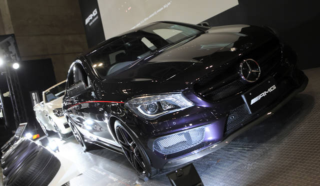 Mercedes-Benz CLA45 AMG 4MATIC｜メルセデス・ベンツCLA 45 AMG 4マテック<br>スタイリッシュな4ドアクーペをコンパクトクラスで提案し、話題を呼んだCLAのAMGモデル。AMGモデルは、4MATICという4WDシステムを搭載しており、360psのパワーを無駄なく路面へ伝えることが可能だ。展示車は、AMGパフォーマンススタジオの特別仕様となる