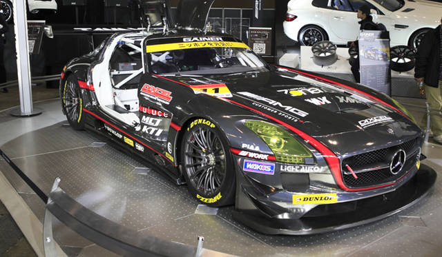 Mercedes-Benz SLS AMG GT3｜メルセデス・ベンツ SLS AMG GT3<br>SUPER GTに参戦していたSLS AMG GT3を特別展示。昨シーズンはGT300クラスに参戦し、最終戦では見事クラス優勝を果たしている。ドライバーは、平中克幸とビヨン・ビルドハイムが務めた