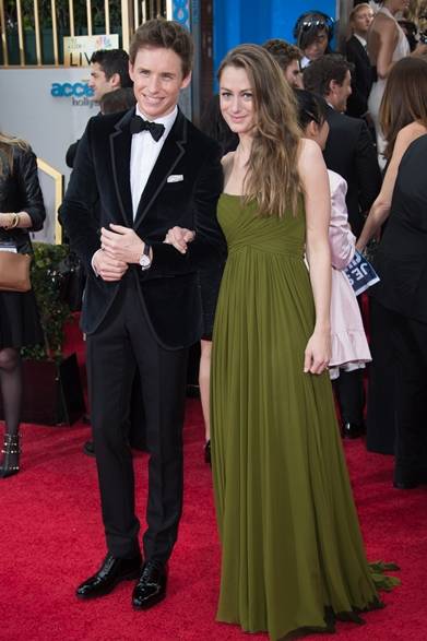 （左より）Eddie Redmayne & Hannah Bagshawe｜エディ・レッドメイン＆ハンナ・バグショー<br /><br />タキシード：グッチ<br />ウォッチ：ショーパル 