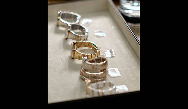 「オクト」はじめ最新作「ルチェア」にいたるまで、すべてグイド・テレーニ氏が現行モデルをひとつひとつ解説してくれた。