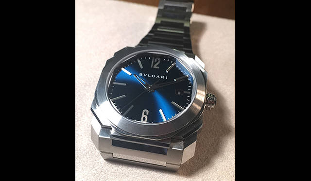 「オクト」シリーズの新しいカラーバリエーションとなるブルー文字盤仕様。＊この商品はプロトタイプのため仕様変更になる場合があります。