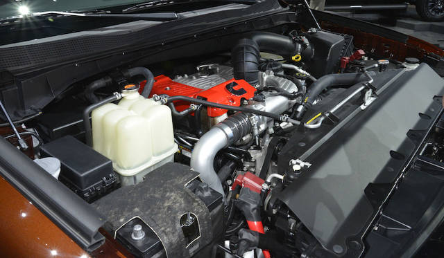 Nissan Titan|日産 タイタン エンジンには、米国カミンズ社の5リッターV8ディーゼルを搭載