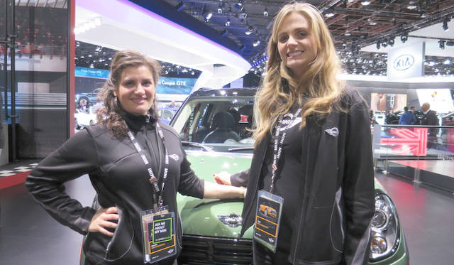 MINIはちょっとカジュアルでスポーティな装い