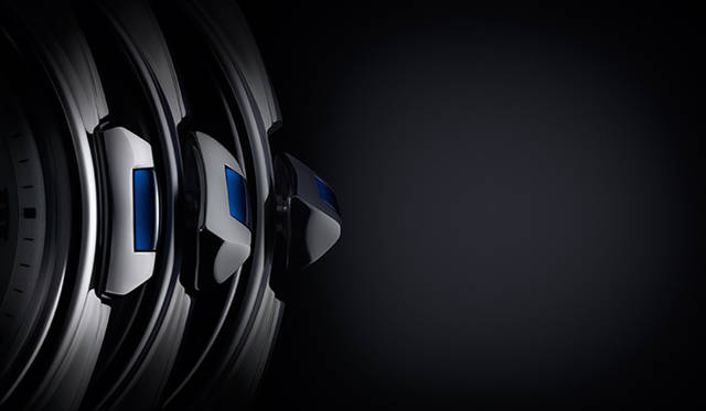 <strong>クレ ドゥ カルティエ</strong></br> 直径｜40mm</br> ムーブメント｜自動巻き（Cal.1847 MC）</br> 機能｜日付表示</br> 発売時期｜4月予定</br>  カルティエ カスタマー サービスセンター</br> 0120-301-757</br> http://www.cartier.jp