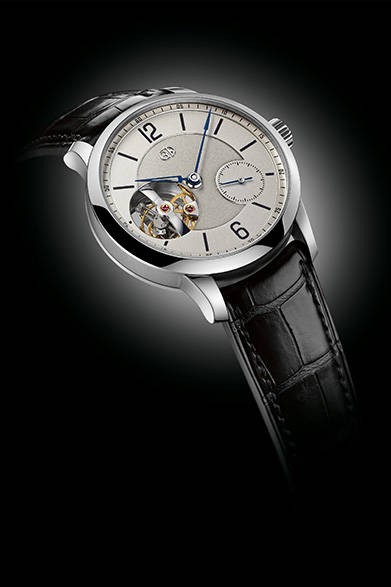 ３時位置の開口部に24秒周期で回転するキャリッジをセットし、その高速立体運動の大胆さが見られる。<br/><br/><strong>トゥールビヨン24セコンズ・ビジョン</strong><br/>ケース｜18Kホワイトゴールド<br/>直径｜43.5mm<br/>厚さ｜13.65mm（３時位置の裏ブタドーム部は16.025mm）<br/>ムーブメント｜手巻き（Cal.GF01r）<br/>機能｜トゥールビヨン（24秒周期）、パワーリザーブ表示（裏ブタ側）<br/>ストラップ｜アリゲーター<br/>防水性｜３気圧<br/>限定数｜22本<br/>発売時期｜2015年夏<br/><br/>ヴィタエルーキス<br/>Tel. 03-6421-7533<br/>http://www.greubelforsey.ch/<br/>info@vitaelucis.com<br/>