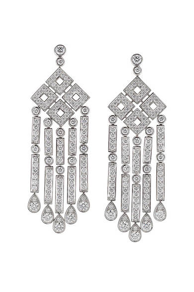 <strong> Tiffany & Co.｜ティファニー</strong><br><br>1920年代からインスパイアされた「ティファニー ジャズ」。<br><br>© Tiffany & Co.