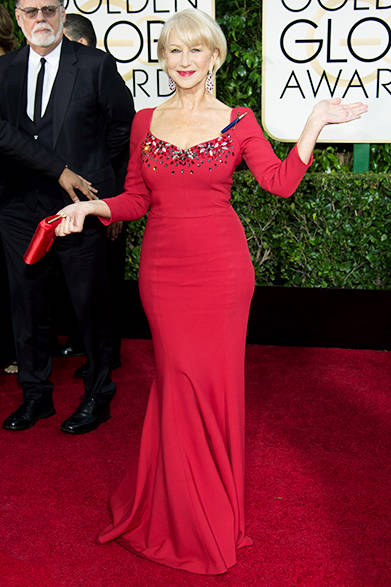 <strong>Helen Mirren｜ヘレン・ミレン</strong><br><br>ショパールのルビーのイヤリングに合わせ、ドルチェ＆ガッバーナのドレスもレッドに。<br>