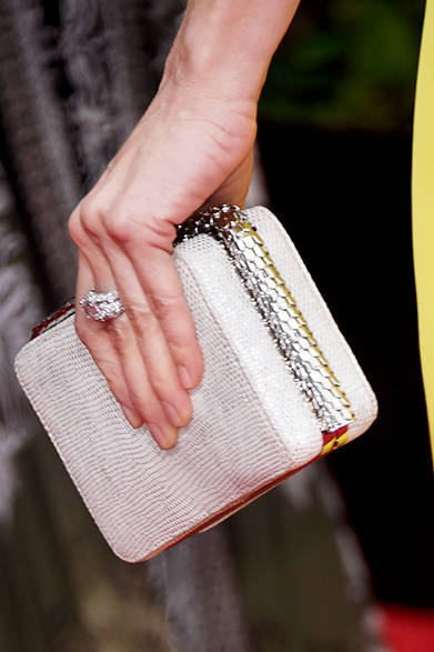 <strong> Naomi Watts｜ナオミ・ワッツ</strong><br><br>クラッチバッグも同じく、「セルペンティ」シリーズから。<br> <br>Frazer Harrison/Getty Images