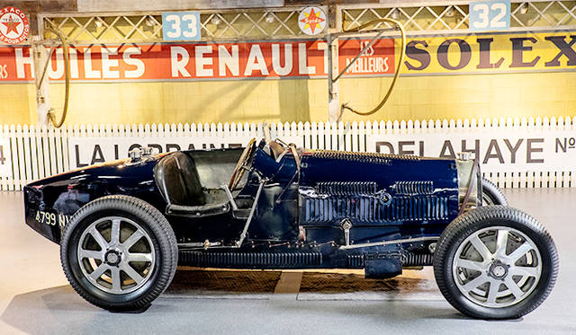 タイプ35はヘッドランプをはずしただけでレースを走れるとジェントルマン・ドライバーに人気が高かった