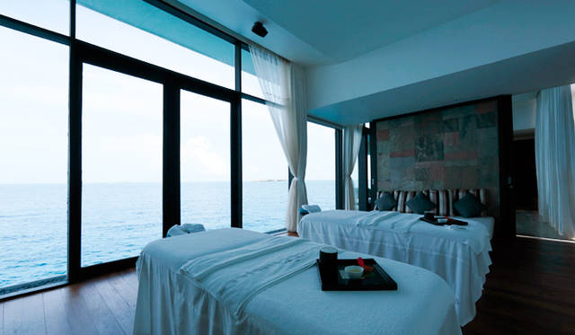 リンパの流れをよくする効果があるとされる「スウェーデン式マッサージ」から、アクロバディックな動きで凝り固まった心と体を解きほぐす「タイ式マッサージ」まで、普段の疲れをデトックスするのにぴったりのコースが用意されている