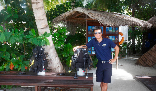 「ベスト・ダイビング・センター」にはプロのダイバーが常時3〜4人駐在していて、ゲストのレベルに応じて指導してくれる