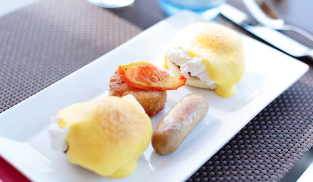 朝食の人気メニュー「エッグベネディクト」