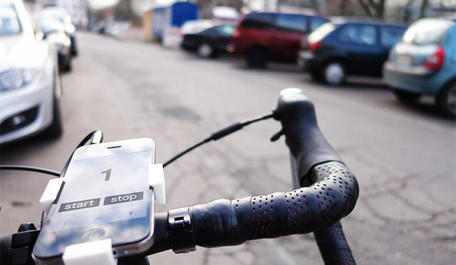 エンターテインメント部門 新人賞：<br/>『Auto-Complain』<br/>フローリアン・ボルン© 2014 Florian Born