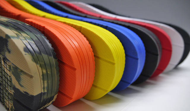 ソールは8色からセレクト可能