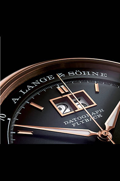 <strong>ダトグラフ UP/DOWN</strong></br> ケース｜18Kピンクゴールド</br>直径｜41mm</br>厚さ｜13.1mm</br>ムーブメント｜手巻き（Cal.L951.6）</br>機能｜時分表示ダイヤル、ストップセコンド機能搭載、スモールセコンド、クロノグラフ（30分積算のプレシジョンミニッツカウンター付き、フライバック機能）、パワーリザーブ表示、アウトサイズデイト</br>ストラップ｜アリゲーター</br>防水性｜日常生活防水</br>発売時期｜5月以降予定</br>税込予価｜856万4400円</br></br>A.ランゲ＆ゾーネ</br> Tel.03-3288-6639</br> http://www.alange-soehne.com/<br/>