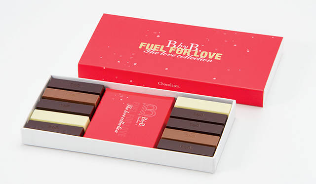 <strong>ビーバイビー</strong><br/>ベルギーの2つ星レストラン「バルトロミューズ」のシェフ、バルト・デスミットが手がけるチョコレートブランド「ビーバイビー」は、昨年11月に銀座にオープンしたばかり。シェフならではの感性が生み出した、ユニークな素材のコンビネーションが特徴的。バレンタインを彩るのは、人気のものから斬新なものまで、10種類のフレーバーが楽しめるその名も”愛”と名付けられたコレクションである。<br/><br/><strong>「The Love Collection　ザ・ラブ・コレクション」</strong><br/>価格｜2808円<br/>販売期間｜2月14日（土）まで （※数量限定）<br/>販売店舗｜ビーバイビー 銀座、ビーバイビー公式オンラインショップ<br/><br/>ビーバイビー 銀座<br/>東京都中央区銀座3-4-5<br/>Tel. 03-3566-3555<br/> http://bbyb.jp（ホームページ）<br/>http://shop.bbyb.jp/（オンラインショップ）