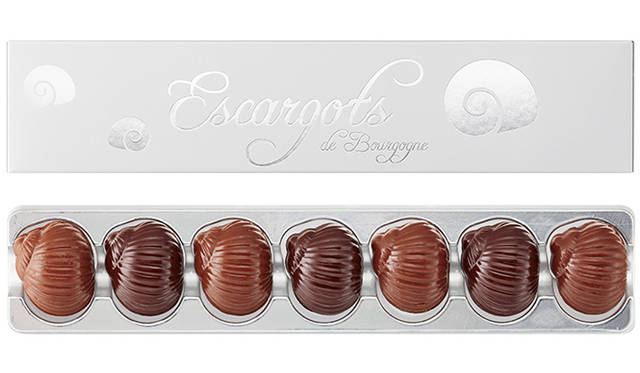 <strong>オリヴィエ・ヴィダル</strong><br/>今回日本初登場となる注目ブランドのオリヴィエ・ヴィダル。ワインの名産地であり、エスカルゴの街としても知られるブルゴーニュ地方、オクセールに店を構えるヴィダル氏のスペシャリテは、食べ応えのある大きめサイズのエスカルゴ型ショコラ。ヘーゼルナッツとアーモンドのプラリネは、とろけるようななめらかさ。<br/><br/><strong>「エスカルゴ（7個入り）」</strong><br/>価格｜4860円<br/>販売期間｜<br/>販売店舗｜伊勢丹新宿店　本館地下1階＝マ･パティスリー<br/><br/>伊勢丹新宿店<br/>東京都新宿区新宿3-14-1<br/>Tel. 03-3352-1111（大代表）<br/>http://www.isetan.co.jp<br/>