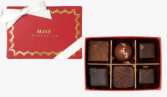 <strong>伊勢丹新宿店</strong><br/>ジャン＝ポール・エヴェン、ファブリス・ジロット、アルノー・ラエールら、M.O.F（フランス国家最高職人）の称号を得たショコラティエ6人による、三越伊勢丹限定のセレクションボックス。世界屈指のショコラティエたちが腕を振るい、想いを込めた精緻なクリエーション。<br/><br/>ジャン＝ポール・エヴァン、ファブリス・ジロット、フランク・ケストナー、クリスチャン・カンプリニ、フィリップ・ベル、アルノー・ラエール<br/><strong>「セレクションボックスM.O.F.」</strong><br/>価格｜3240円<br/>販売期間｜2月14日（土）まで<br/>販売店舗｜伊勢丹新宿店　本館地下1階＝マ･パティスリー<br/><br/>伊勢丹新宿店<br/>東京都新宿区新宿3-14-1<br/>Tel. 03-3352-1111（大代表）<br/>http://www.isetan.co.jp