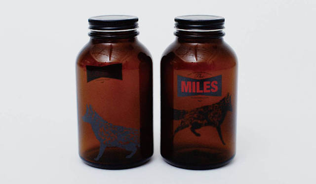 コーヒー豆の保管など、いろいろな小物を入れるのに便利な容器。キャニスター各1836円（The MILES）