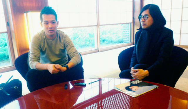 ホテルオークラ東京のロビーにて。須賀さんも祐真も大好きな場所