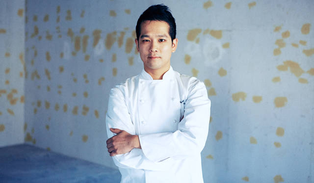 春にオープン予定のラボ。その工事現場に立つ須賀さん