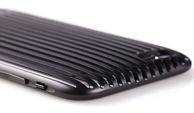 ジュラルミン製iPhone6ケース「The Slit（ザ・スリット）」