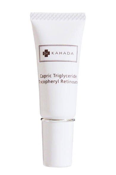 エイジケアに欠かせないビタミンA誘導体である“トコレチノエート10”を化粧品に配合できるMAX値（2.5％）配合したスペシャルケアクリーム。なめらかで伸びのよいクリームで、目もとや口もとなど気になる部分にハリを与える。皮膚科医によるアレルギーテスト済み。アルコール、パラベン無添加。クリーム「カハダ　VAナイトクリーム」4320円（8g）