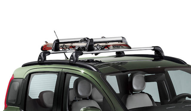 アドベンチャー エディションに標準装備されるのはルーフキャリアのみ。写真のスキーキャリアは付属しない