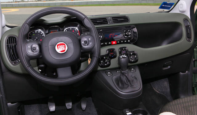 写真は本国仕様。日本仕様は右ハンドルのみ