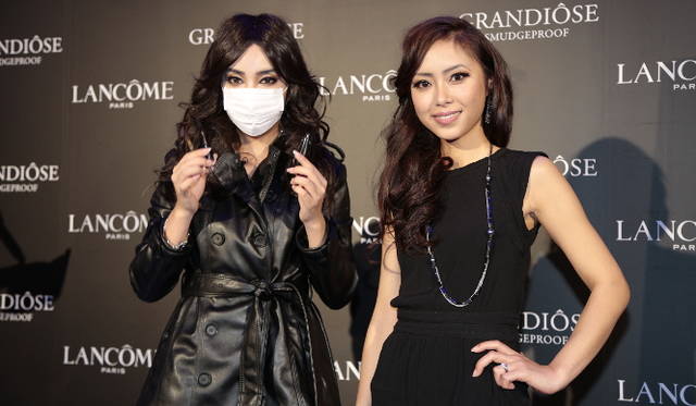 ペネロペ・クルスのアイメイク後のざわちんとモデル