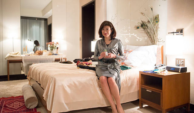 発表会でナビゲーターを務めた中野香織さん