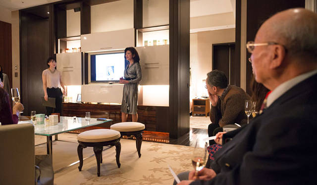 発表会には、フレグランス業界のエキスパートたちが招待された