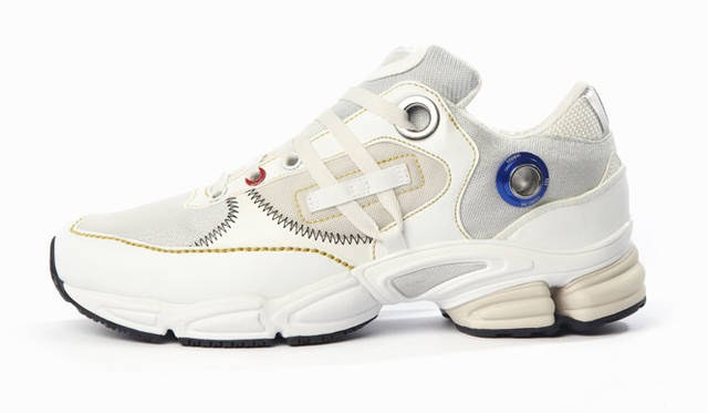 adidas by RAF SIMONS Autumn/Winter 2015-16「adidas by RAF SIMONS Ozweego Robot（オズウィーゴ ロボット）」