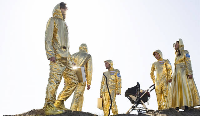 パヴェウ・アルトハメル《共同作業》2009［参考図版］Courtesy of the artist, Foksal Gallery Foundation, Warsaw,Open Art Projects, Warsaw and neugerriemschneider, Berlin