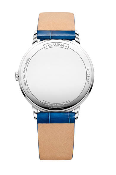 <strong>クラシマ レディス クォーツ スティール ムーンフェイズ<br/> Ref.10226</strong><br/>ケース｜ステンレススチール<br/>直径｜36.5mm<br/>厚さ｜5.65mm<br/>ムーブメント｜クォーツ<br/>機能｜日付表示<br/>防水性｜5気圧<br/>発売時期｜5月<br/>税込予価｜25万3800円<br/><br/>ボーム＆メルシエ<br/>Tel. 03-3288-6335<br/>http://www.baume-et-mercier.jp/<br/>