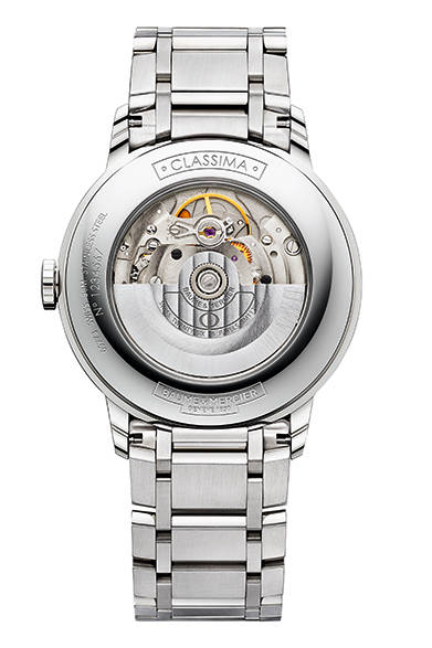 <strong>クラシマ メンズ オートマチック Ref.10215</strong><br/>ケース｜ステンレススチール<br/>直径｜40mm<br/>厚さ｜8.95mm<br/>ムーブメント｜自動巻き（Cal.SW200ベース）<br/>機能｜日付表示<br/>ブレスレット｜ステンレススチール<br/>防水性｜5気圧<br/>発売時期｜5月予定<br/>税込予価｜28万800円<br/><br/>ボーム＆メルシエ<br/>Tel. 03-3288-6335<br/>http://www.baume-et-mercier.jp/<br/>