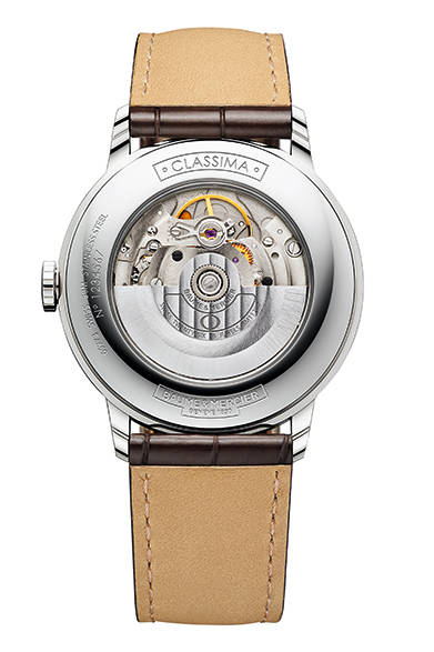 <strong>クラシマ メンズ オートマチック Ref.10214</strong><br/>ケース｜ステンレススチール<br/>直径｜40mm<br/>厚さ｜8.95mm<br/>ムーブメント｜自動巻き（Cal.SW200ベース）<br/>機能｜日付表示<br/>ストラップ｜アリゲーター<br/>防水性｜5気圧<br/>発売時期｜5月予定<br/>税込予価｜25万3800円<br/><br/>ボーム＆メルシエ<br/>Tel. 03-3288-6335<br/>http://www.baume-et-mercier.jp/<br/>