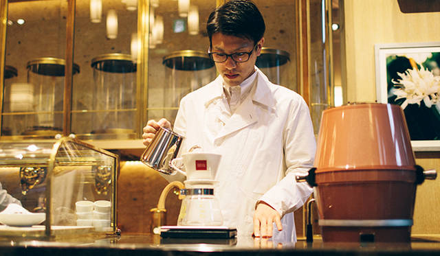 「コーヒー豆は、焙煎したてよりも、焙煎後5日ほど経過したほうが美味しい。1日目、3日目、7日目……と、味の変化を楽しみながら飲んでいただくのもおすすめです」と滑川さん