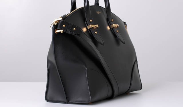 ミディアムサイズのハンドバッグ [W46 × H31 × D14 cm] 26万6760円