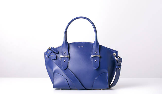 スモールサイズのハンドバッグ [W25 × H21 × D14 cm] 24万8400円