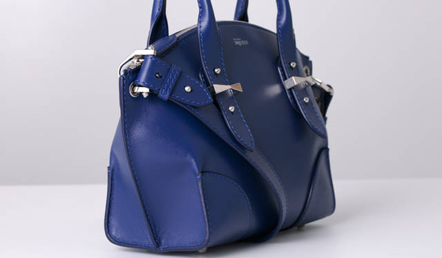 スモールサイズのハンドバッグ [W25 × H21 × D14 cm] 24万8400円