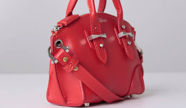 ミニサイズのハンドバッグ [W23 × H14 × D8 cm] 19万9800円