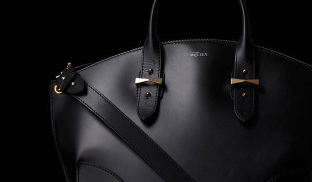 2015年春夏プレコレクションからデビューする、バッグシリーズ「レジェンド」