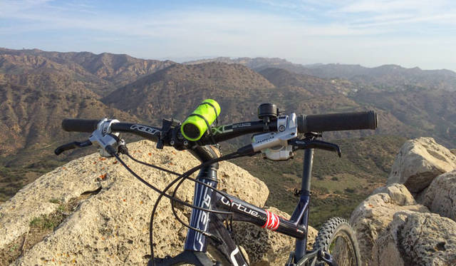 手のひらサイズのコンパクトワイヤレススピーカー「Buckshot」（全5色）8640円