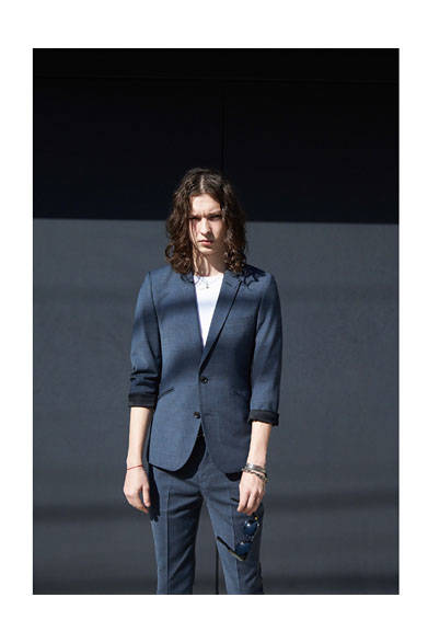 ジャケット5万8320円、インナー7560円、スラックス2万3760円