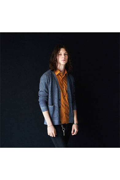 カーディガン2万520円、シャツ1万4040円、パンツ1万6200円