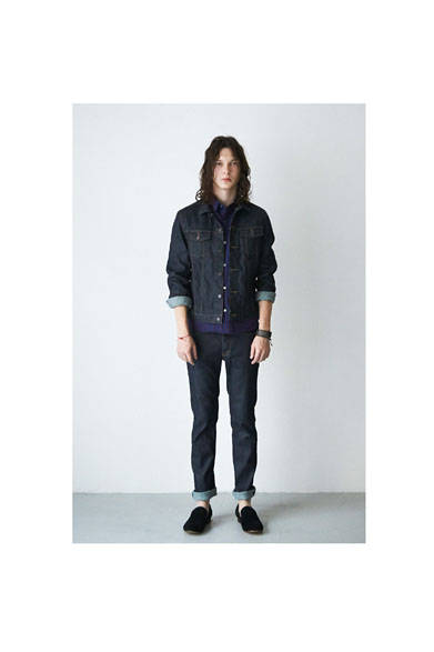 ジャケット6万4800円、シャツ1万5120円、スラックス2万5920円