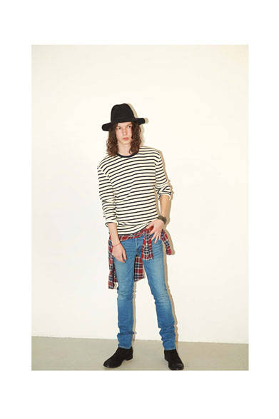 カットソー1万260円、シャツ1万7280円、デニム2万7000円、ハット1万7280円、ブーツ4万5360円