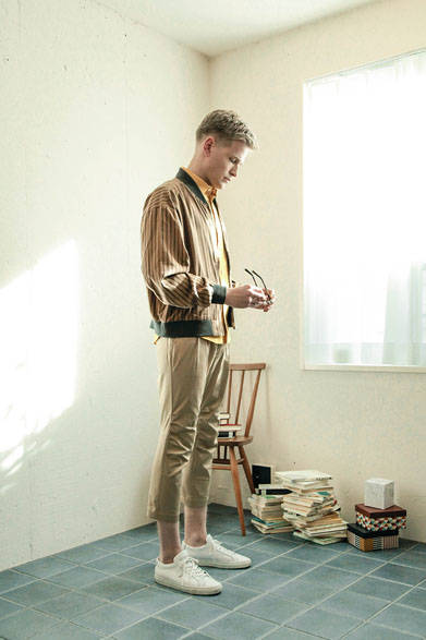 スポーツジャケット 4万1040円、シャツ 2万3760円、パンツ 2万5920円